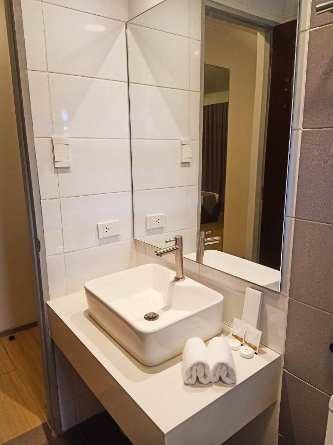 Inncity Hotel Калбайог Екстер'єр фото